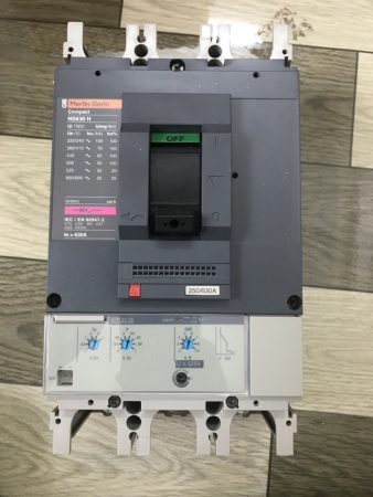 Aptomat, circuit breaker Compact NS630H - 630 A - 3 poles - fixed